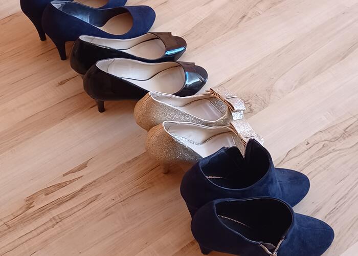 Grajewo ogłoszenia: Sprzedam buty rozmiar 39 w bardzo dobrym stanie 5zł za parę.